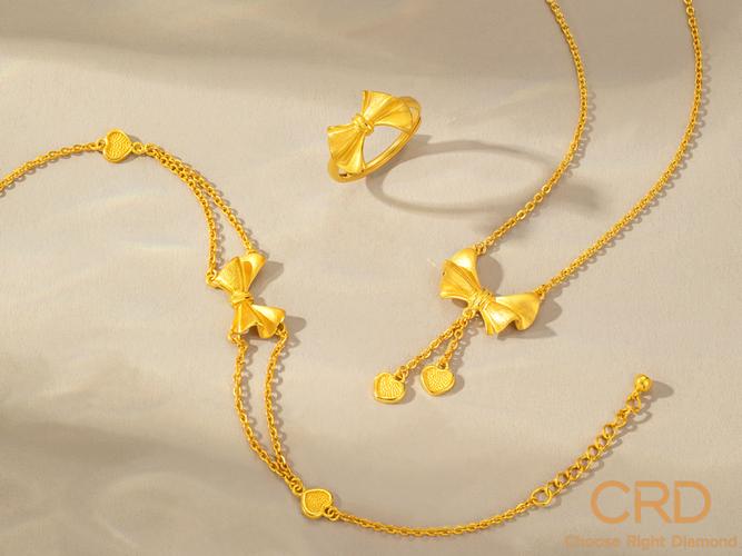 金条和金块呢,其实很大程度上,我们更关心珠宝首饰的装饰和增色功能